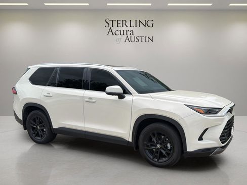 Used 2024 Toyota Grand Highlander AWD image 4