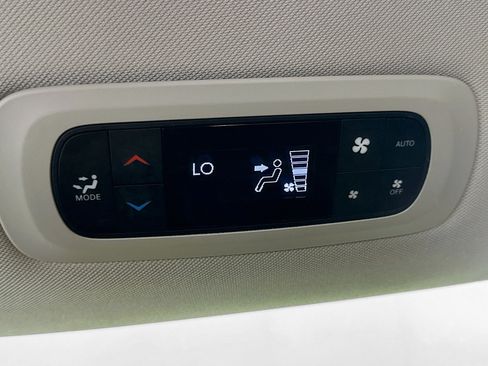Used 2024 Chrysler Pacifica Touring-L FWD image 26