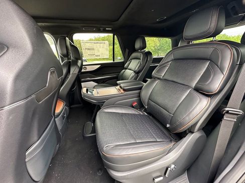 New 2026 Lincoln Navigator Black Label AWD/4WD image 19