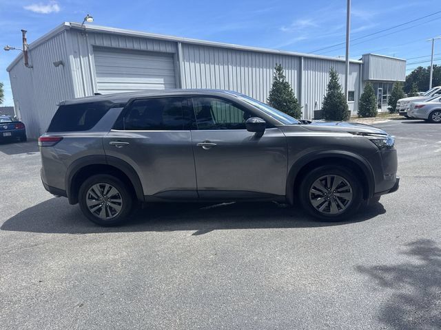 Used 2024 Nissan Pathfinder S w/ Cargo Package FWD image 4