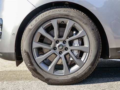 Certified 2025 Land Rover Range Rover Sport SE image 9