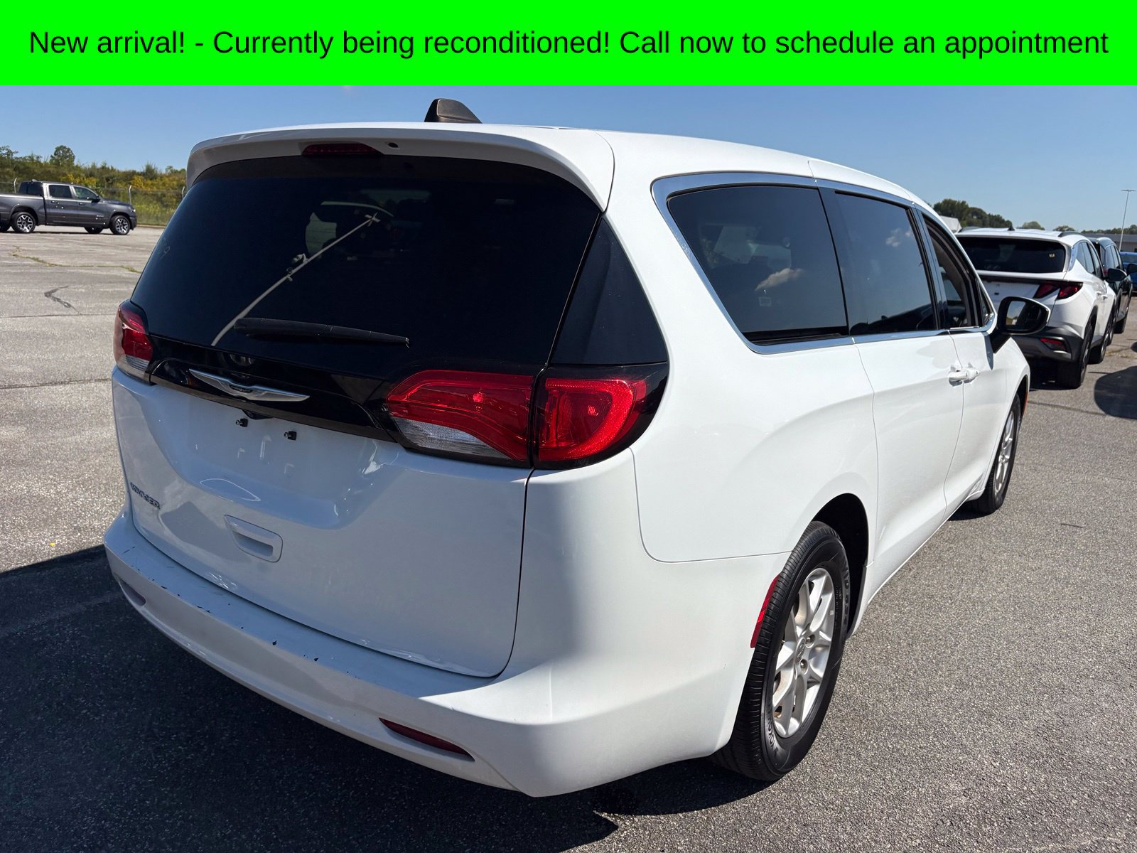 Used 2023 Chrysler Voyager LX FWD image 6