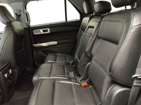 Used 2021 Ford Explorer Limited w/ Equipment Group 301A AWD/4WD image 18