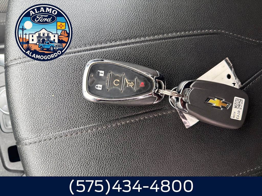 Used 2023 Chevrolet Traverse LT AWD/4WD image 27