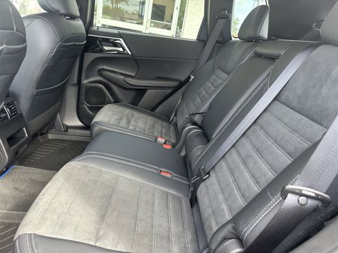 Used 2024 Mitsubishi Outlander SE AWD/4WD image 12