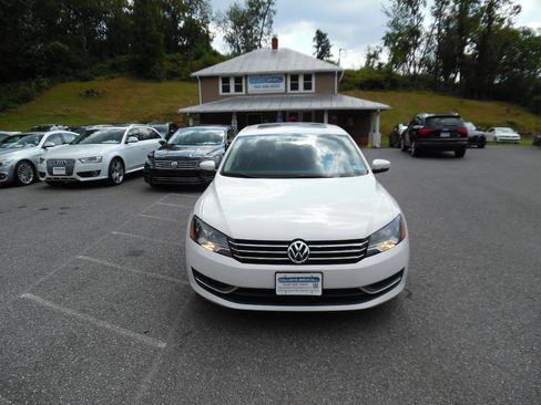 Used 2013 Volkswagen Passat 2.5 SE FWD image 9