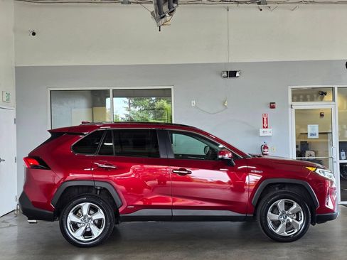 Used 2020 Toyota RAV4 Limited AWD/4WD image 4