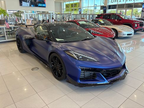 Used 2025 Chevrolet Corvette Z06 w/ Z07 Performance Package RWD image 2