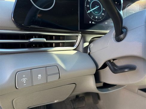 Used 2024 Hyundai Elantra SEL image 20