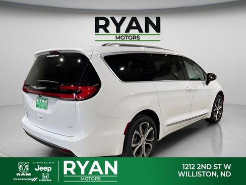 New 2026 Chrysler Pacifica Pinnacle AWD/4WD image 9