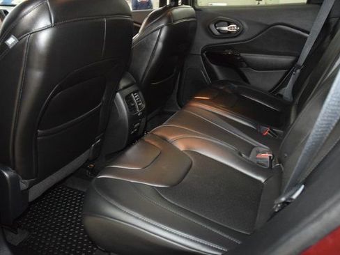 Used 2019 Jeep Cherokee Latitude Plus image 39