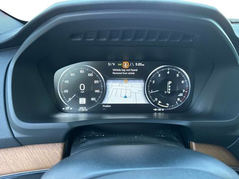 Used 2022 Volvo XC90 T6 Momentum image 31