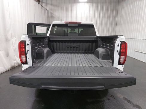 New 2026 GMC Sierra 1500 SLE w/ Preferred Package image 12