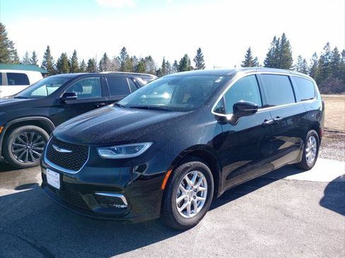Certified 2024 Chrysler Pacifica Touring-L FWD image 1