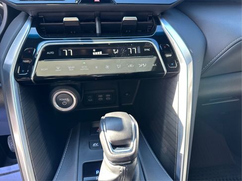 Used 2023 Toyota Venza Limited image 28