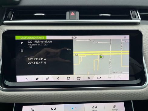 Used 2019 Land Rover Range Rover Velar R-Dynamic SE image 22