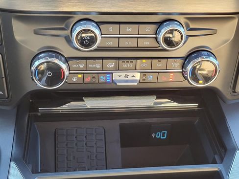 Used 2024 Ford F250 Lariat w/ FX4 Off-Road Package image 30