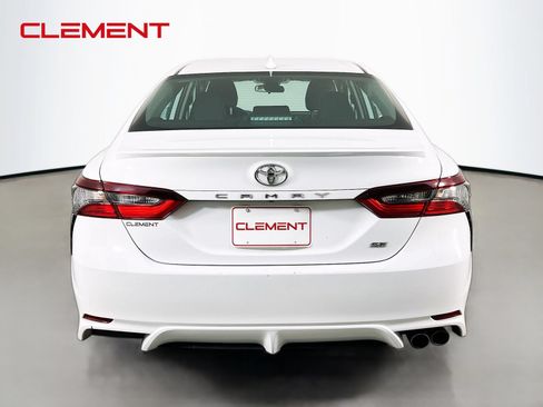Used 2022 Toyota Camry SE FWD image 8