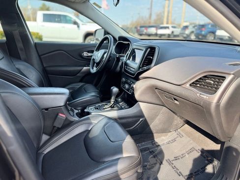 Used 2020 Jeep Cherokee Latitude Plus w/ Cold Weather Group AWD/4WD image 11