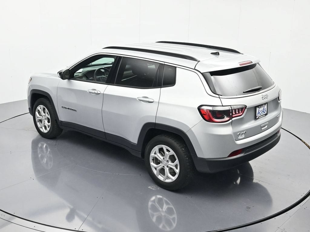 Used 2024 Jeep Compass Latitude AWD/4WD image 33
