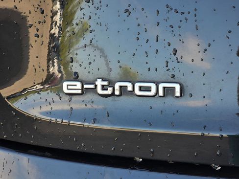 Used 2022 Audi e-tron Premium Plus AWD/4WD image 12