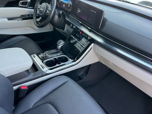 Used 2024 Kia Carnival SX Prestige image 19