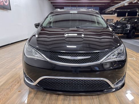 Used 2017 Chrysler Pacifica Touring-L Plus image 3