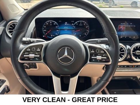 Used 2023 Mercedes-Benz GLB 250 4MATIC w/ Premium Package image 5