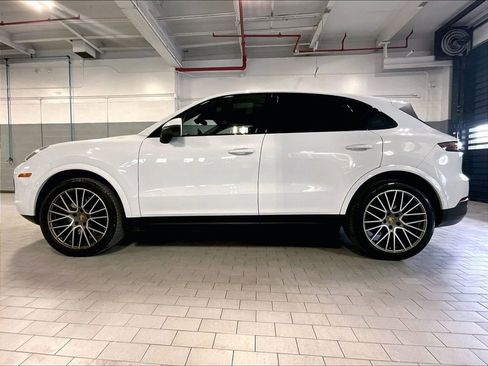 Certified 2023 Porsche Cayenne Platinum Edition image 2
