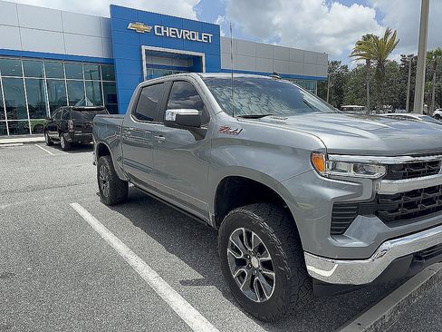 Used 2023 Chevrolet Silverado 1500 LT AWD/4WD image 27