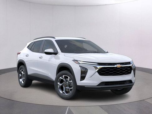 New 2026 Chevrolet Trax LT w/ Driver Confidence Package FWD image 7