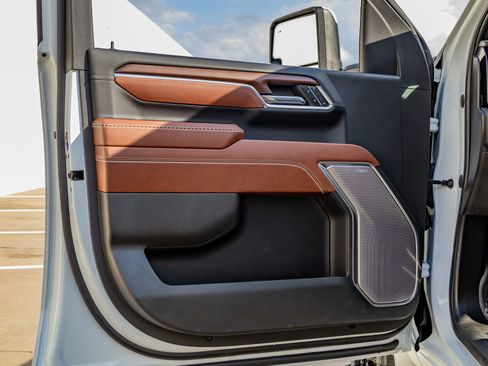 Used 2024 GMC Sierra 3500 Denali Ultimate image 36