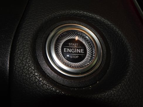 Used 2022 Mercedes-Benz GLC 300 4MATIC image 3