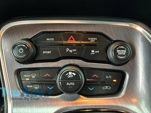 Used 2018 Dodge Challenger R/T w/ Driver Convenience Group RWD image 33