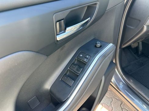 Used 2022 Toyota Highlander XLE image 10