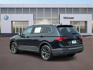 Used 2023 Volkswagen Tiguan SE w/ Panoramic Sunroof Package AWD/4WD video 3