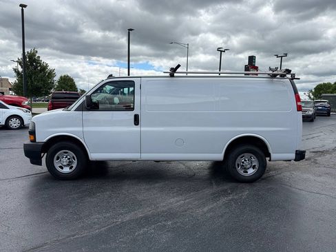 Used 2019 Chevrolet Express 2500 w/ Driver Convenience Package RWD image 4