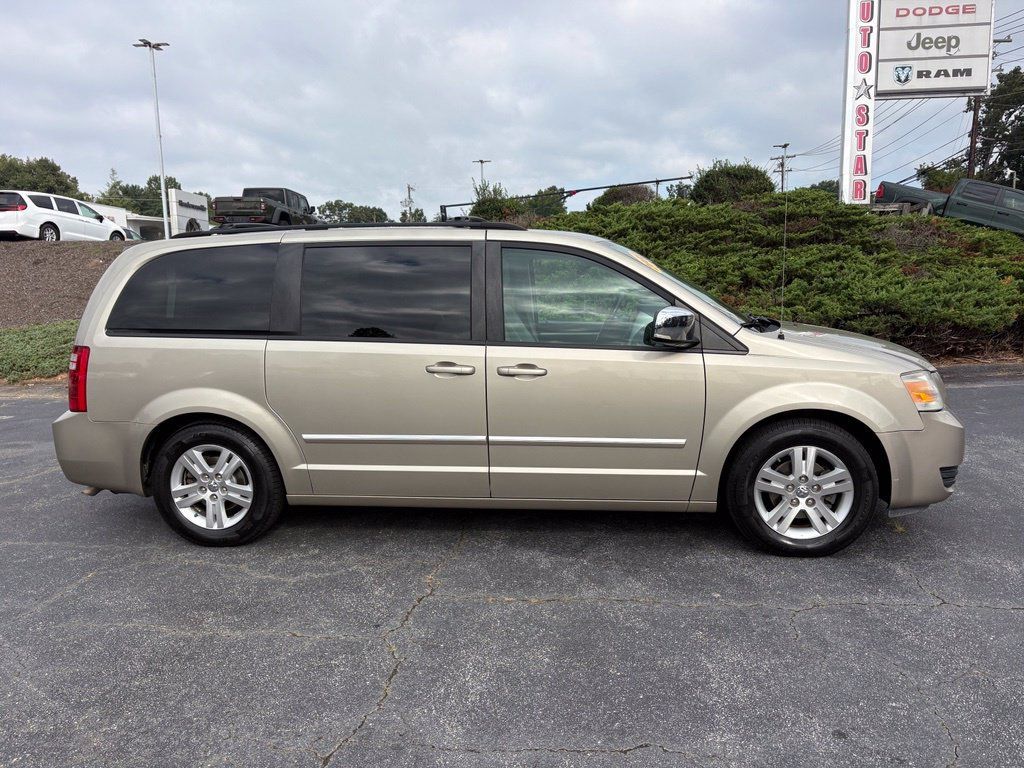 Used 2008 Dodge Grand Caravan SXT FWD image 2