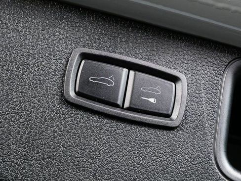 Certified 2024 Porsche Macan image 34