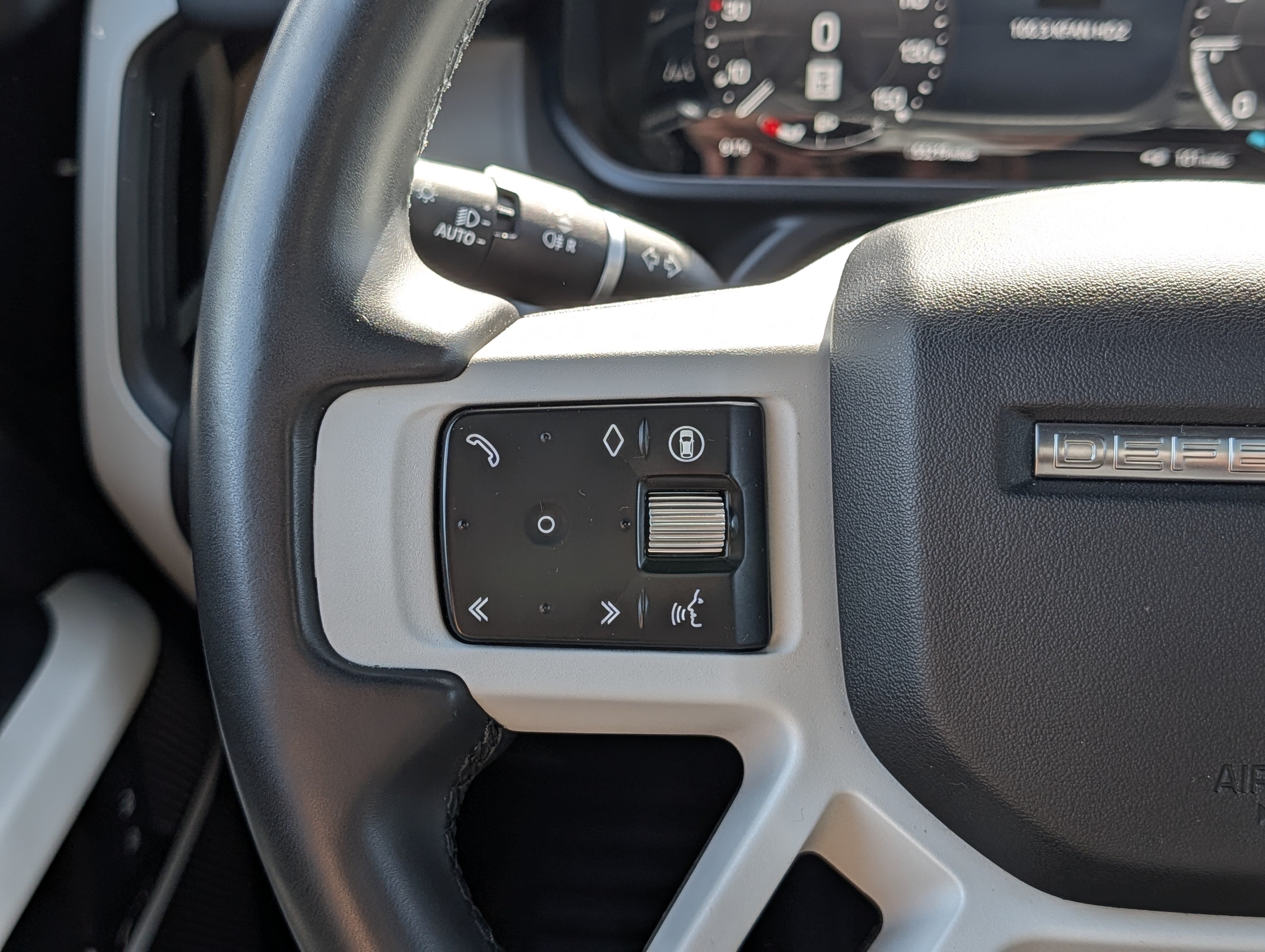Used 2024 Land Rover Defender 110 X-Dynamic SE AWD/4WD image 26