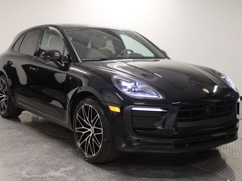 Certified 2025 Porsche Macan AWD/4WD image 9