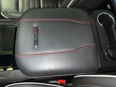 Used 2025 GMC Yukon XL AT4 Ultimate image 22