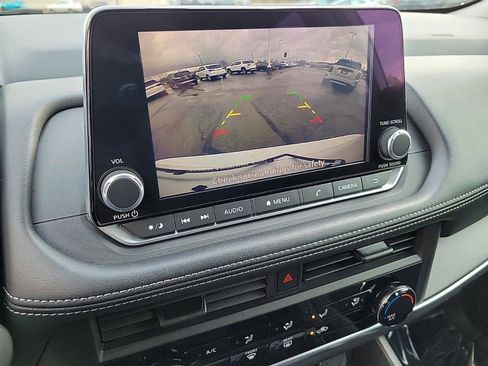 Used 2024 Nissan Rogue S image 26