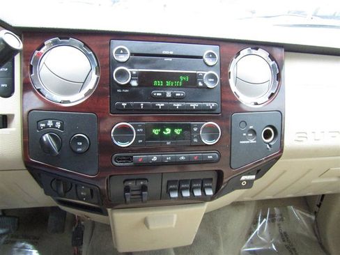 Used 2010 Ford F350 Lariat image 19