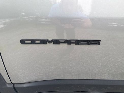 Used 2023 Jeep Compass Latitude w/ Convenience Group AWD/4WD image 11