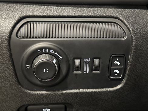 Used 2024 Jeep Wagoneer Series II w/ Flexible Seating Group AWD/4WD image 22