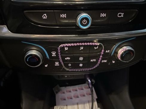 Used 2018 Chevrolet Traverse LT image 20