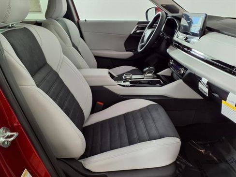 New 2025 Mitsubishi Outlander SE image 9
