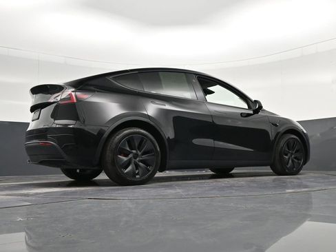 Used 2024 Tesla Model Y Long Range image 37