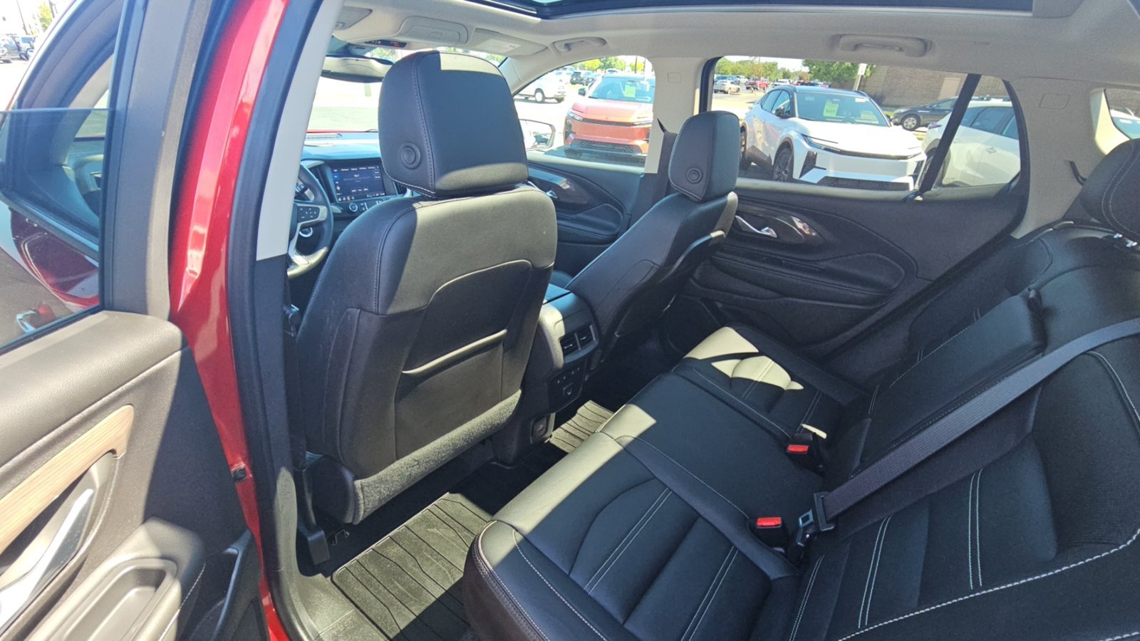 Used 2024 GMC Terrain Denali w/ Denali Premium Package AWD/4WD image 27